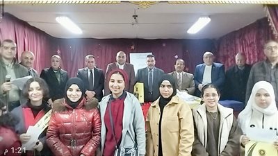 وكيل تعليم الدقهلية يكرم حفظة القرآن بإدارة شرق المنصورة التعليمية