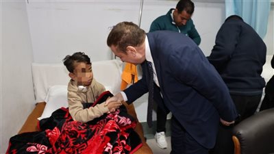 محافظ المنوفية يزور مصابي غزة بمستشفى الجامعة ومعهد الأورام بشبين الكوم للإطمئنان على حالتهم