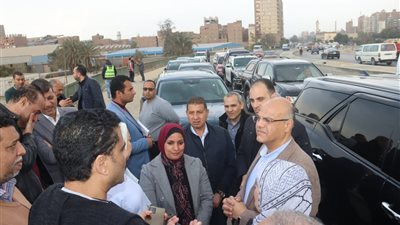محافظ القليوبية يتفقد أعمال تطوير كوبري الأميرية بحضور قيادات الطرق والكباري