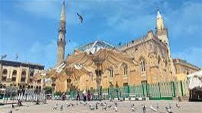 ما هي مقتنيات النبي الموجودة بمسجد الحسين؟