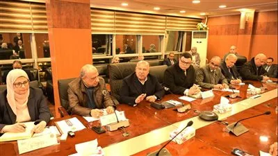 وزير الصناعة يبحث مع وزيرا الكهرباء والإسكان والمطورين الصناعيين بالمناطق الصناعية آليات وضوابط تنظيم عمل المطورين الصناعيين في مصر 