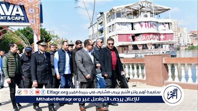 محافظ الدقهلية ومدير الأمن في موقع مركب في النيل بعد غرق وغمر الدور الأول نتيجة تسرب المياه