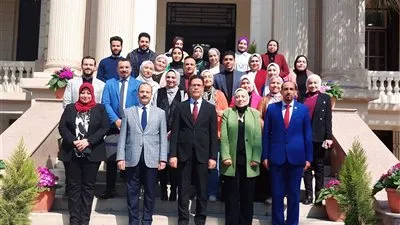 رئيس جامعة بنها يكرم خريجي الدفعة الأولى لـ مبادرة سفراء جامعة بنها للتنمية المستدامة