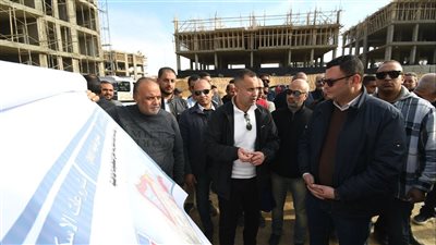 وزير الإسكان يتفقد مشروعات الإسكان وأعمال البحيرات بـ 