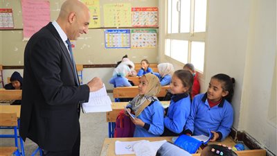 وزير التعليم يواصل جولاته المفاجئة بزيارة مدرستين في حى الأسمرات بالقاهرة لمتابعة العملية التعليمية