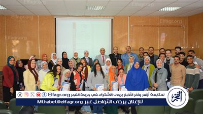 تكريم المشاركين في القوافل الفنية بكلية التربية النوعية بجامعة أسيوط 