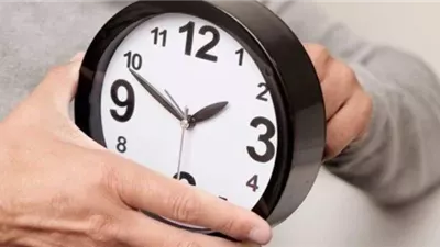 موعد تغيير الساعة.. متى يبدأ تطبيق التوقيت الصيفي 2025؟