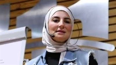 فحص بلاغ ضد فدوى مواهب بتهمة التدريس واستغلال الدين والإساءة للفراعنة