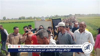 الآلاف يشيعون الشيخ فوزي عبدالغفار مبتهل الإذاعة والتلفزيون إلى مثواه الأخير بالبحيرة (فيديو وصور)