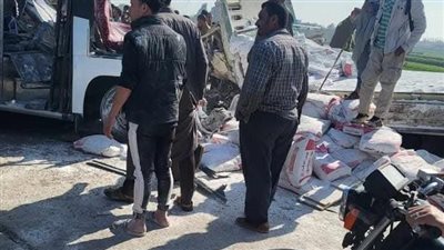 مصرع شخصين وإصابة 25 آخرين بسبب حادث تصادم 4 مركبات على الطريق الاقليمي بالمنوفية