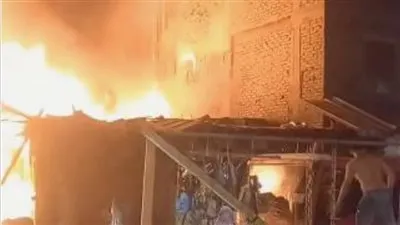 حريق هائل داخل محلات ملابس بمنشأه ناصر والدفع بـ 3 سيارات إطفاء