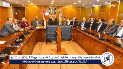 تفاصيل اجتماع محافظ أسيوط مع خريجي كلية الطب البيطري بالمحافظة 