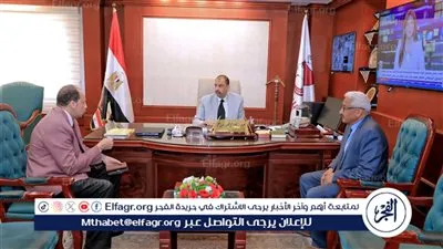 محافظ سوهاج يهنئ السيدة 