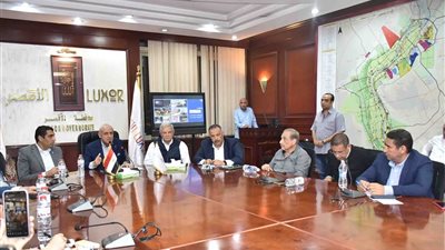 محافظ الأقصر يعقد مؤتمر صحفي للإعلان عن الانتهاء من أعمال إصلاح اعطال خطي الصرف الصحي بالحبيل