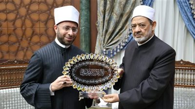 وزير الأوقاف يهنئ الإمام الأكبر بمناسبة مرور 15 عامًا على توليه المشيخة