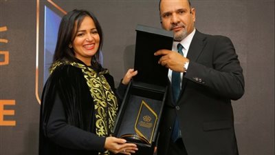 المنتدى السنوي للمسؤولية المجتمعية في مصر يكرم هنا طه