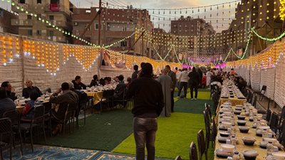 تسع 5 آلالاف مواطن.. تنظيم أكبر مائدة إفطار مجمع بالخصوص