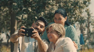 محمد المشعل وسامر أبو طالب يغنيان للأم في عيدها 