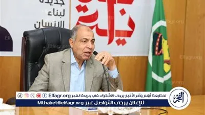 بهدف تطوير الأداء..محافظ المنيا يعقد لقاء مع موظفى إدارتى الشئون الإدارية والمركبات بالديوان العام 