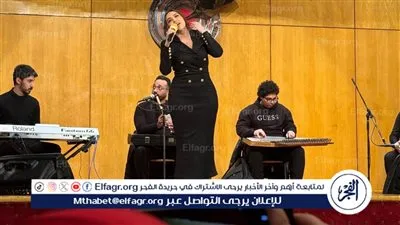 مطربة الأوبرا والممثلة سمية وجدي تحيى حفل الأم المثالية بنقابة الصحفيين