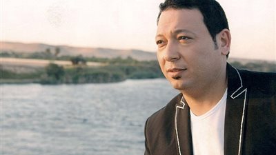 بعد 24 عامًا من الزواج.. الفنان أحمد العيسوي يرد على شائعة انفصاله عن إيناس عز الدين