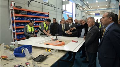 وزير النقل يعلن إطلاق أول إنتاج محلي للمكونات الداخلية لعربات النوم