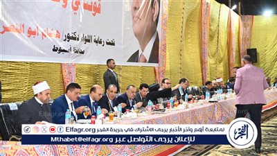 وزيرا الخارجية والشباب والرياضة ومحافظ أسيوط يتناولون الإفطار مع المواطنين بأرض الملاعب بحي شرق