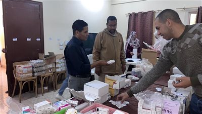 وكيل صحة الأقصر يتابع أعمال قافلة مركز شباب الزهراء بالطود