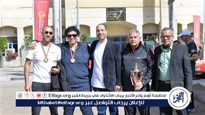 رئيس الأوبرا يسلم كاس بطولة الدورة الرمضانية لكرة القدم لفريق الإدارة الهندسية