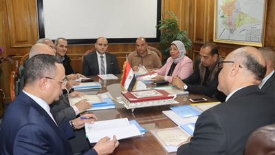 محافظ القليوبية يترأس اجتماع لجنة اختيار القيادات لتجديد لعدد من الوظائف القيادية