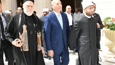 وزير الأوقاف ومحافظ القاهرة يشهدان صلاة الجمعة الأخيرة من رمضان 