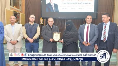 محافظ أسيوط يكرم الأمهات المثاليات والفائزين بالدورة الرمضانية في كرة القدم الخماسية