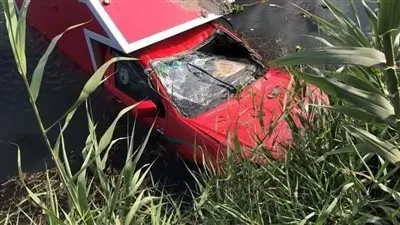 إصابة سائق ومندوب في انقلاب سيارة بترعة في الدقهلية