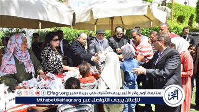 بمناسبة عيد الفطر..محافظ أسيوط يشهد توزيع 2000 شنطة ملابس للأيتام والأسر الأولى بالرعاية