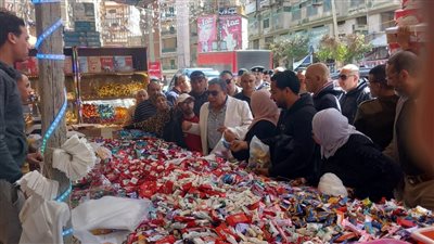 محافظ الدقهلية يتفقد شوارع المنصورة وطلخا ويهنئ المواطنين بعيد الفطر المبارك