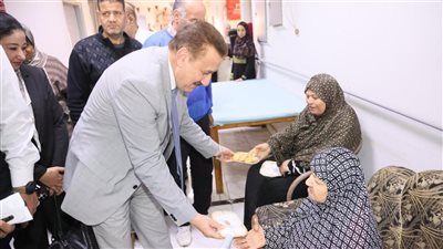 محافظ المنوفية يتفقد مستشفى الباطنة والمسنين بجنزور والأسر الفلسطينية لتقديم كحك العيد 