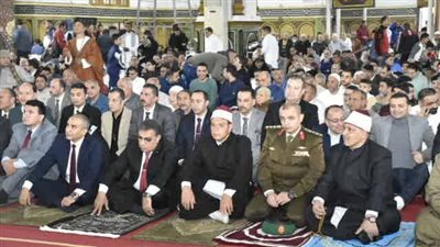 في مسجد النصر بالمنصورة..السكرتير عام الدقهلية يتعرض لإغماءة عقب صلاة عيد الفطر ونقله إلى المستشفي 