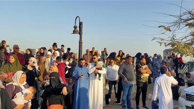 أهالي بنها يحتفلون بعيد الفطر على كورنيش النيل