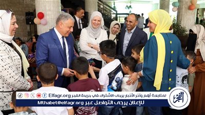 محافظ الإسماعيلية يحتفل بالعيد مع أبناء دار الرحمة لرعاية الفتيات والحضانة الإيوائية 