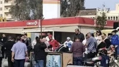 تفاصيل إصابة شخصين سقط عليهم عامود إنارة في المنصوروة