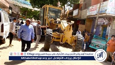 رئيس مركز منفلوط باسيوط يتفقد شوارع قرية أم القصور خلال إجازة عيد الفطر المبارك 