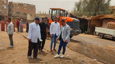 رئيس مدينة البياضيه بالأقصر فى جولة لمتابعة مستوي النظافة والحالة التموينية
