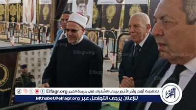 أبرزهم شوقي علام وعادل لبيب وعبدالعزيز مخيون.. توافد المئات علي عزاء الأنبا باخوميوس بالبحيرة (فيديو)