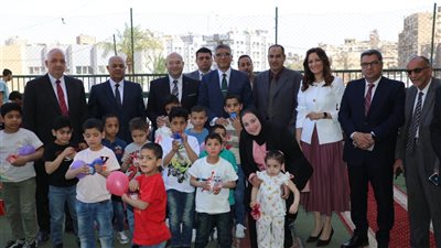 محافظ الجيزة يتفقد جمعية الخدمات المتكاملة ودار الهنا لرعاية الأيتام والمسنين بالعجوزة ويقدم لهم التهنئة