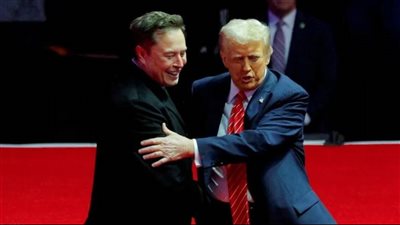 من البيت الأبيض إلى تسلا.. أبرز محطات مسيرة إيلون ماسك السياسية والتجارية