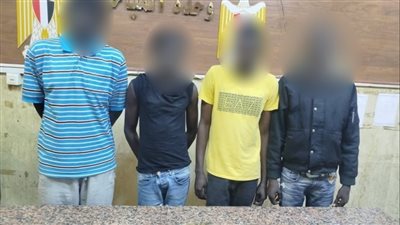 معاكسة تنتهي بطعنات، ضبط أطراف مشاجرة بالأسلحة البيضاء في عين شمس