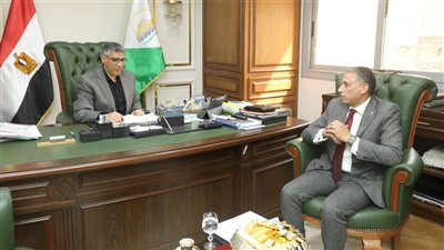 محافظ الجيزة يطلع على انتظام سير العملية التعليمية والجداول الزمنية لإنهاء المقررات الدراسية