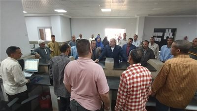 نائب محافظ الجيزة يتابع انتظام العمل داخل المجمع الخدمي لقرية البرمبل بأطفيح