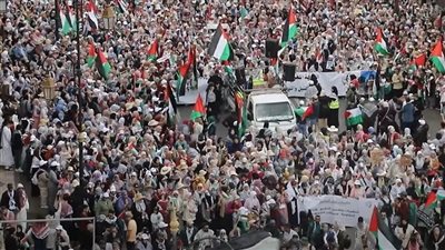 الآف المتظاهرين في المغرب تضامنًا مع غزة ويطالبون المملكة بإنهاء التطبيع مع إسرائيل 