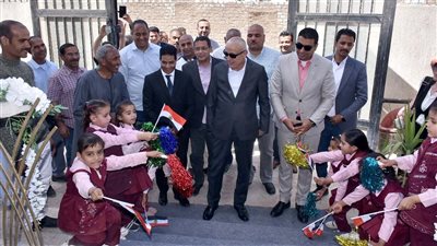 محافظ الأقصر يفتتح مركز تنمية صحة الأسرة بقرية سطيح بمركز إسنا